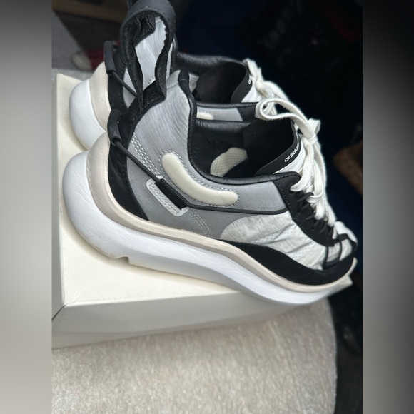 Y-3 Black & White Shiku Run Sneakers - Picture 6 of 8